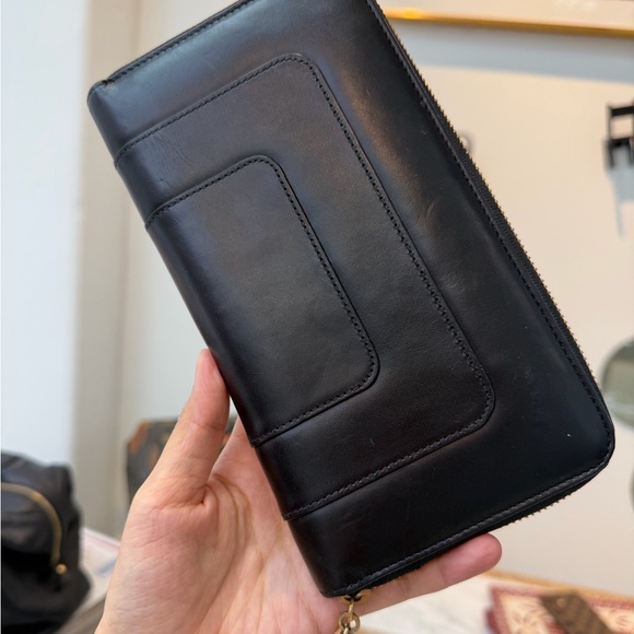 Bulgari Black Leather Zip-Around Wallet with Serpent Charm - Picture 4 of 6